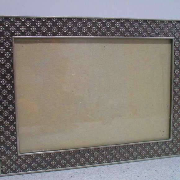 *Brushed Brass Floral Lattice Design Table Top Picture Frame - Picture 4 of 6